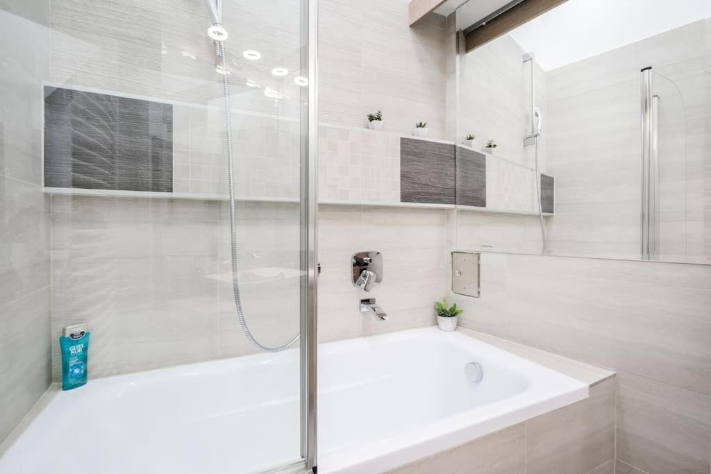 Appartamento Szalag Utca 6 Luxurious Flat Castle District Budapest Esterno foto